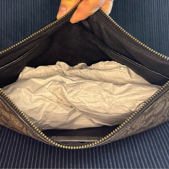 Coach gummy bear pouch - Large. - Picture 3 of 3